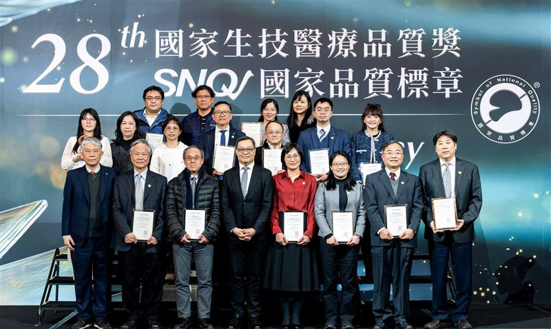 國泰醫院榮獲國家生技醫療品質獎銅獎及11項SNQ標章。（圖／國泰醫院提供）