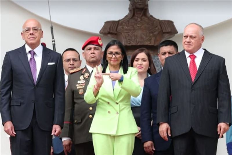 委內瑞拉代理總統羅德里格斯諷刺馬查多「獻獎」，是跪著去找川普。（圖/翻攝自羅德里格斯IG）