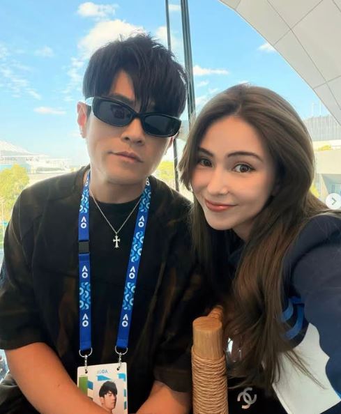 周杰倫（右）跨界參加澳網，最終仍遭對手維奇以ACE球打敗。（圖／翻攝自IG @hannah_quinlivan）