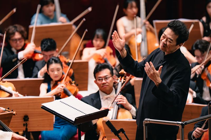 太棒了！灣聲樂團2026新年音樂會預告將歐洲巡演，讓世界聽見臺灣。圖為 指揮老師 李哲藝。（圖／灣聲樂團提供）