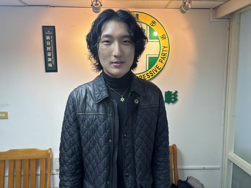 民進黨現任縣議員黃柏瑜16日下午前往登記參選彰化市長（讀者提供）。（圖／中央社）