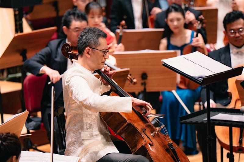 太棒了！灣聲樂團2026新年音樂會預告將歐洲巡演，讓世界聽見臺灣。圖為 大提琴獨奏家楊文信。（圖／灣聲樂團提供）