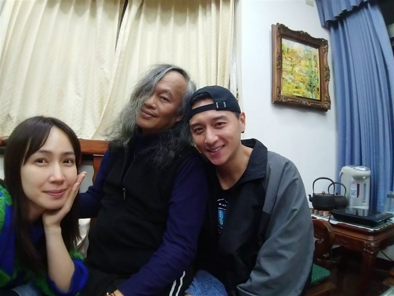 林世偉自曝外甥女是女星小薰，並大讚她與男友鄭人碩都很上進，「兩位只差沒有登記結婚。」（圖／翻攝自林世偉臉書）