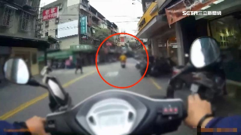 羅姓通緝犯在江子翠捷運站附近因騎車轉彎未禮讓行人被巡邏員警攔下，當下拒絕受檢並加速逃竄