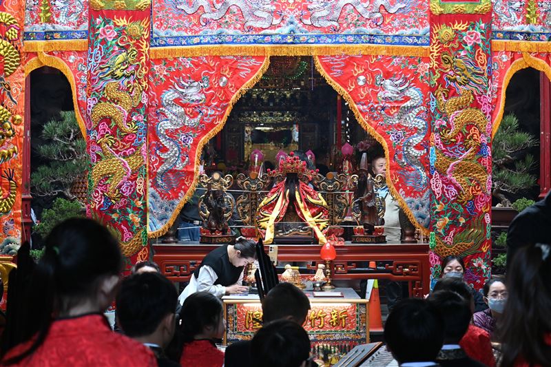 民眾前往為新竹都城隍爺賀壽。（翻攝自新竹都城隍廟官方臉書）