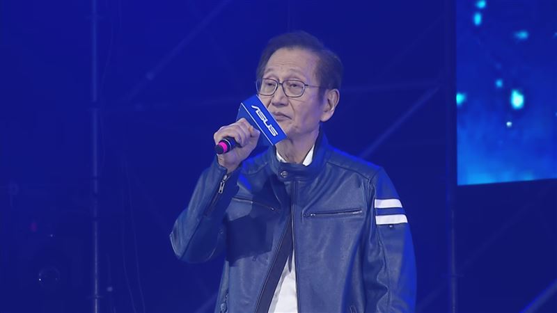 華碩董事長施崇棠在尾牙致詞