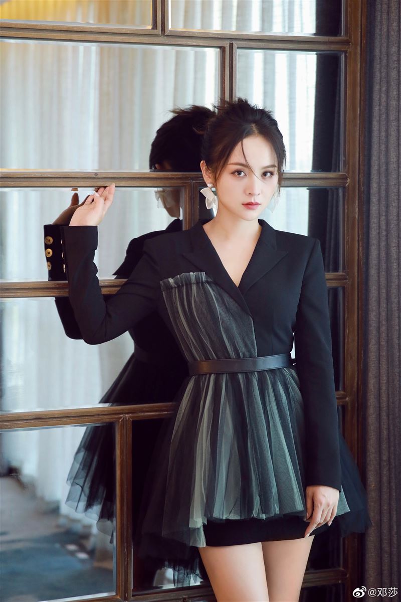 中國女星鄧莎。（圖／翻攝自微博）