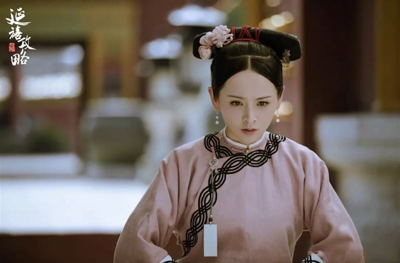 鄧莎曾演出《延禧攻略》中女主角的姐姐魏瓔寧。（圖／翻攝自微博）