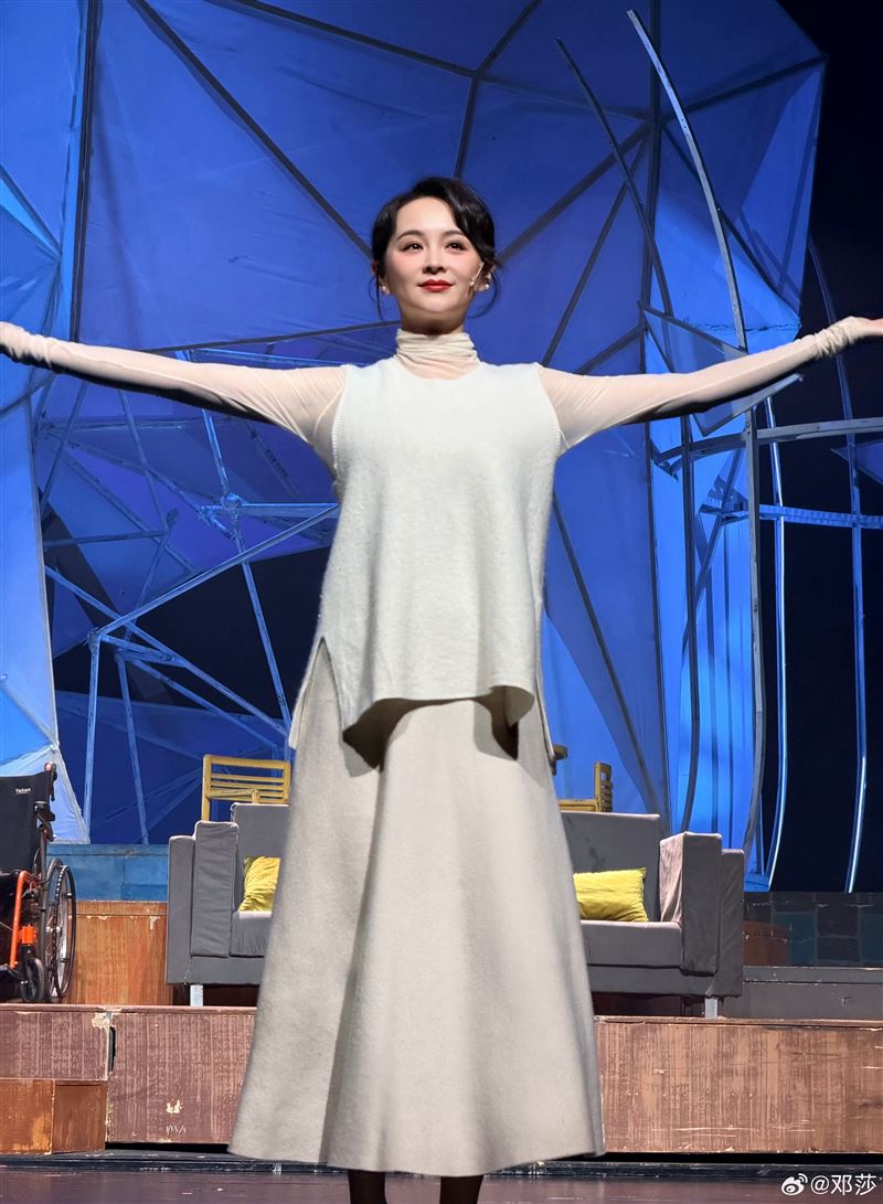 中國女星鄧莎。（圖／翻攝自微博）