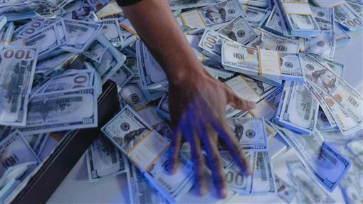 台有錢人多！「2產業撐富豪榜」專家憂1事