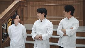 林予晞(左起)、姚淳耀、胡宇威等待公布結果。（圖／華視提供）