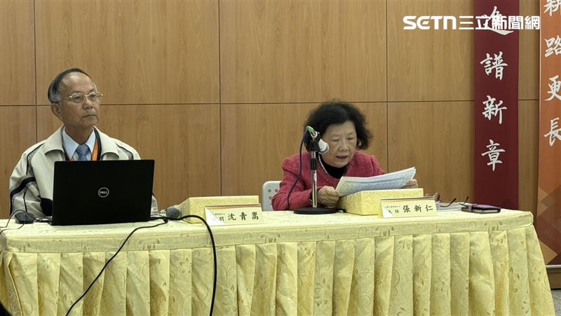 大考中心說明數A考生出缺席情況及試題內容。（圖／記者柯美儀攝影）