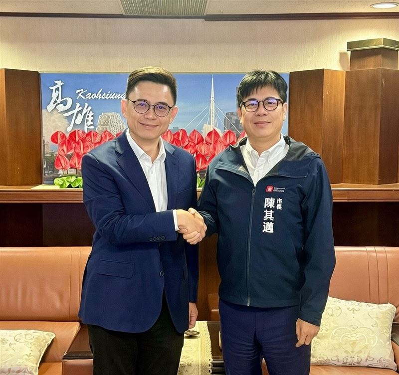 立委賴瑞隆在民進黨高雄市長初選中勝出後，拜訪高雄市長陳其邁請益市政（圖／翻攝自賴瑞隆臉書）