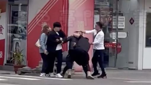 台中噁男騷擾店員遭勸離！竟反暴打父子檔