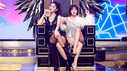 上下全開洞　41歲白家綺渾圓半球現形