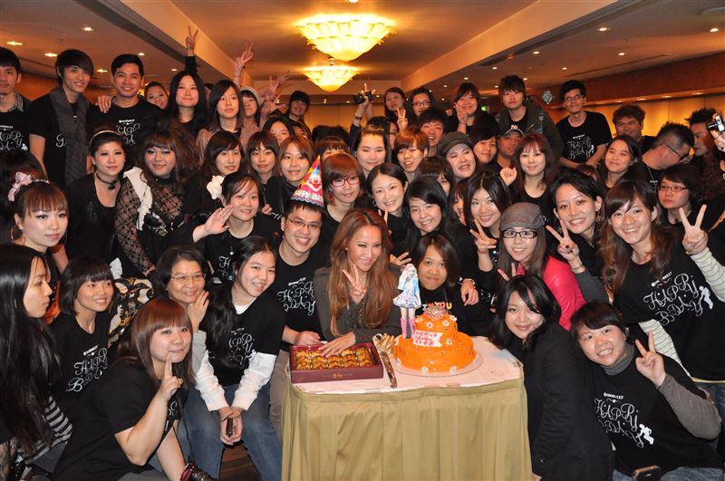 李玟51歲冥誕，百位粉絲齊聚金寶山獻花海。（圖／CoCo歌迷會 提供）