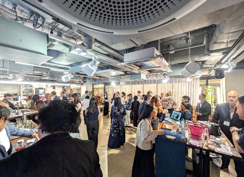 由英國茶學院（UKTA）主辦的國際茶品競賽The Leafies於16日在倫敦舉行頒獎典禮，現場提供品飲，各國專業人士交流熱絡