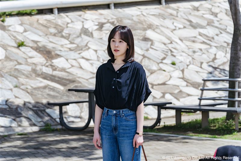 徐玄振飾演理性冷靜的婦產科醫師。（圖／Hami Video提供）