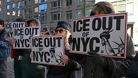 許多美國民眾抗議ICE執法過當。（圖／美聯社／達志影像）