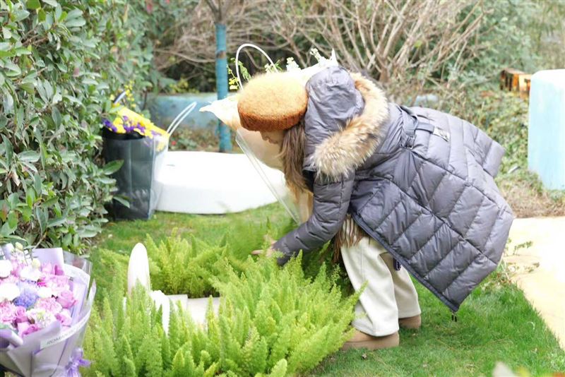 李玟51歲冥誕，二姐前往墓園緬懷。（圖／Coco李玟二姐NANCY提供）