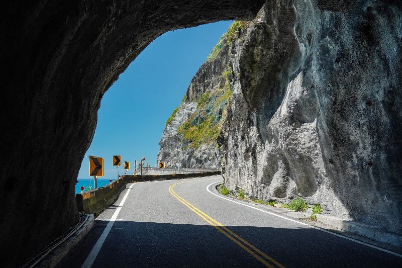 舊蘇花公路和仁至大清水路段（台9丁64K至69K）沿線有許多經典景點，不過在0403強震後邊坡崩塌，多次阻斷交通難以復原，行政院日前已公告廢線。（公路邦協會常務理事邱正智提供）