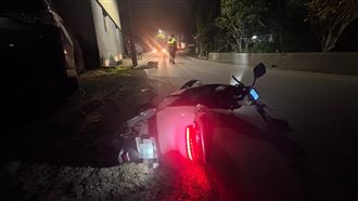 7旬翁騎車猛撞電桿倒地　送醫搶救不治