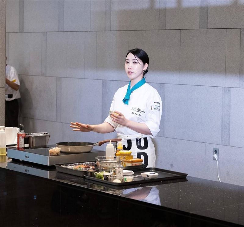 金姬銀目前和老公一同開韓式餐廳。（圖／翻攝自IG）