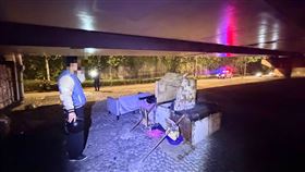 身亡街友棲身處。（圖／翻攝畫面）