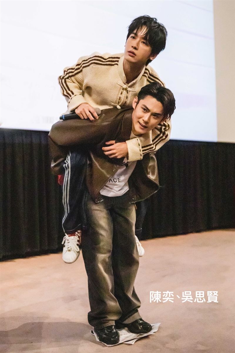 台灣影集《男公館》演員群陳奕、吳思賢。（圖／達騰娛樂提供）