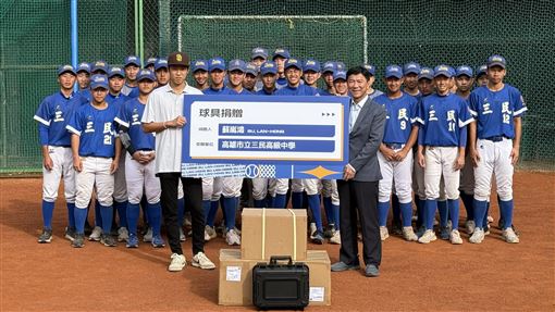 U18王牌簽約教士　蘇嵐鴻回饋母校捐球具