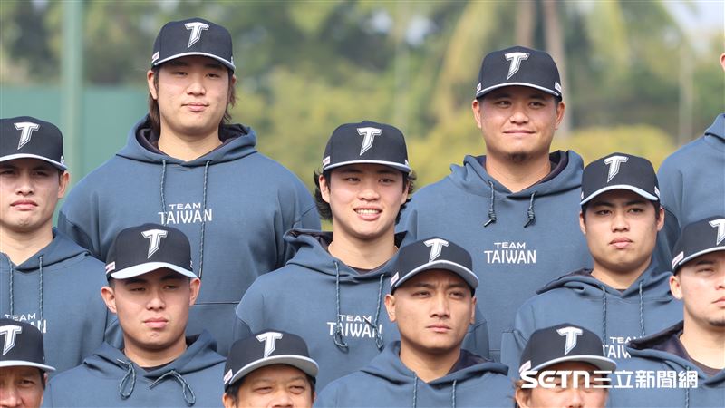 旅日球員孫易磊（二排中）加入國家隊集訓。（圖／記者劉彥池攝影）