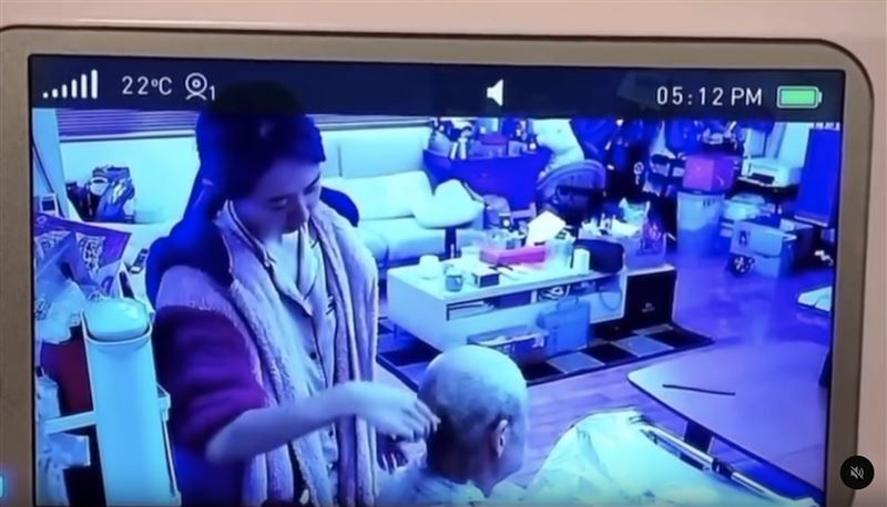 洪詩照顧失智公公，還幫他把屎把尿。（圖／翻攝自threads）