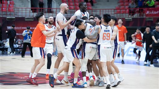 葛拉漢絕殺獵鷹　領航猿平聯盟紀錄10連勝