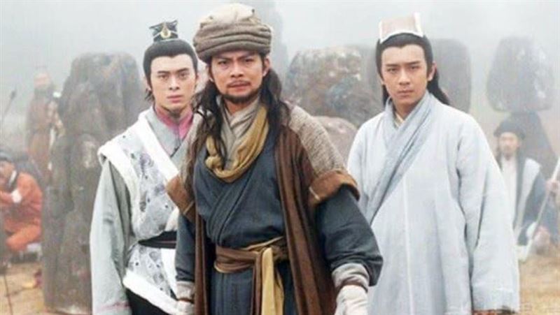 喬峰為了保全宋遼兩國百姓的性命，最終在雁門關外自裁謝罪，令人惋惜！（影視示意圖／翻攝自百度百科）