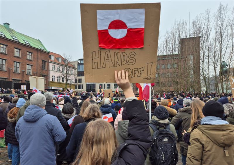丹麥與格陵蘭社群發起在各地同步舉行「別碰格陵蘭」（Hands off Greenland）遊行。（圖／取自X）