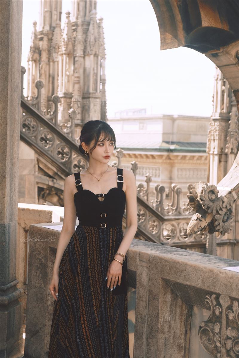 賴品妤突辦快樂抽獎送寫真集（圖／翻攝自賴品妤臉書、Threads）