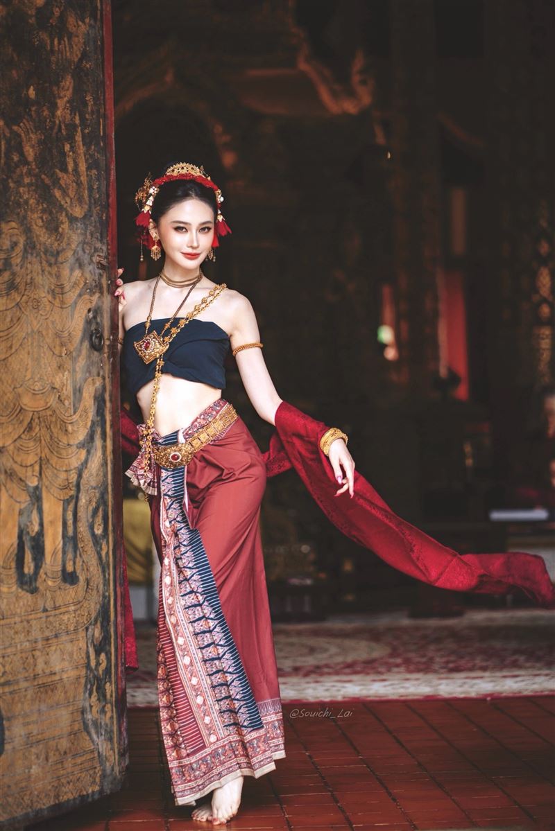 賴品妤突辦快樂抽獎送寫真集（圖／翻攝自賴品妤臉書、Threads）