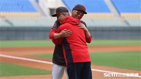 2026味全龍春訓，古久保健二正式披上龍袍。（圖／記者劉彥池攝影）