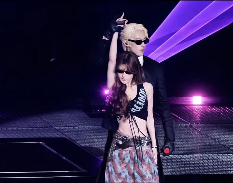 王鶴棣和趙露思貼身熱舞。（圖／翻攝自抖音）