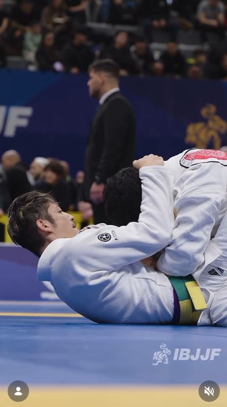 玉木宏最終以「手腕鎖關節技」直接取得勝利。（圖／翻攝自IG @ibjjf）