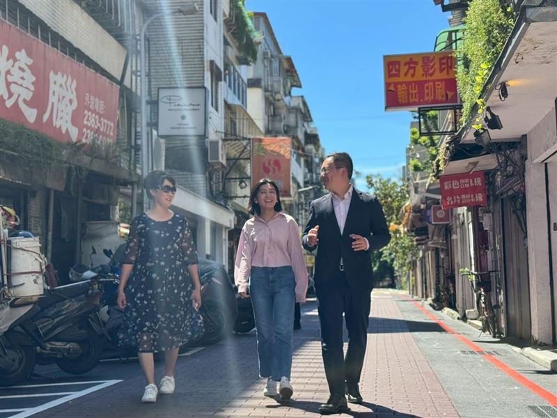 趙怡翔（右）與劉品妡（中）。（圖／翻攝自趙怡翔臉書）