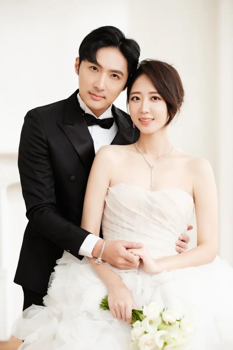 李運慶與洪詩在2023年結婚，婚後育有2女。（圖／翻攝自李運慶臉書）