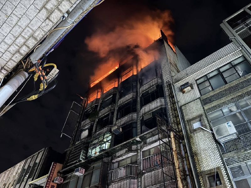 桃園大樓凌晨大火幸無傷亡　警逮涉嫌縱火女子（圖／桃園市警局桃園分局提供）