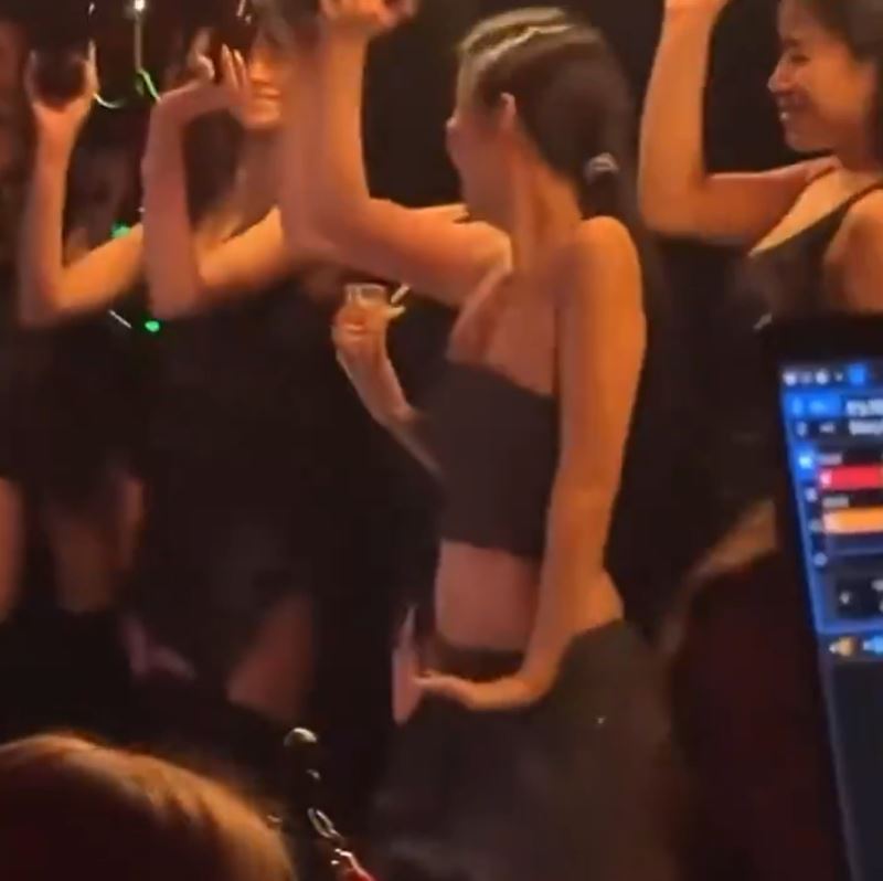 Jennie在日本低調舉辦生日派對，和Lisa一同現身夜店慶祝。（圖／翻攝自X平台）