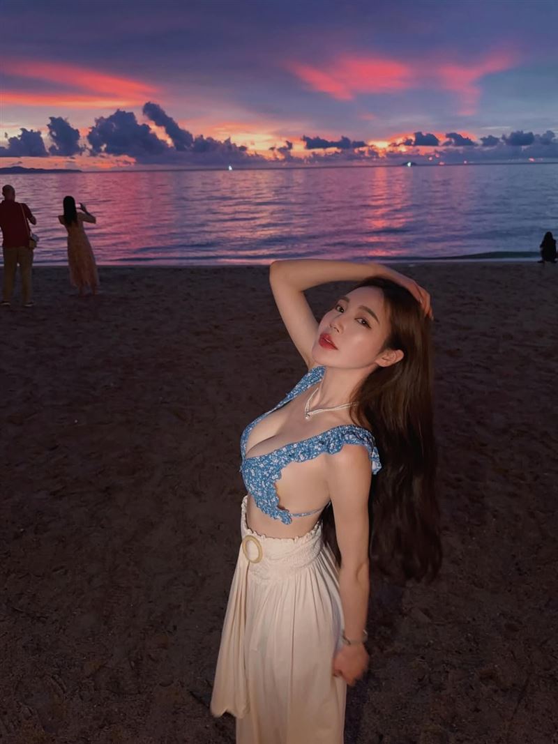 網紅shuang shuang（雙雙）身材超辣。（圖／翻攝自IG @shuang_lover）