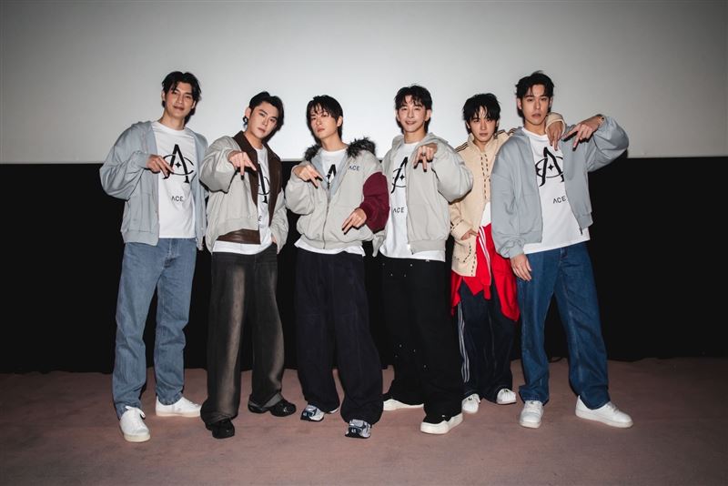 羅宏正（左起）、陳奕、石知田、張立昂、吳思賢和周予天出席全新影集《男公館》宣傳見面會。（圖／男公館提供）