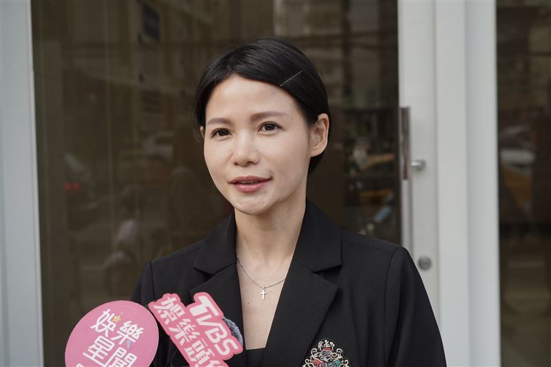 蘿莉塔（李家佳）現身曹西平靈堂弔唁。（圖／記者趙于瑩攝影）