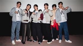 羅宏正（左起）、陳奕、石知田、張立昂、吳思賢和周予天出席全新影集《男公館》宣傳見面會。（圖／男公館提供）