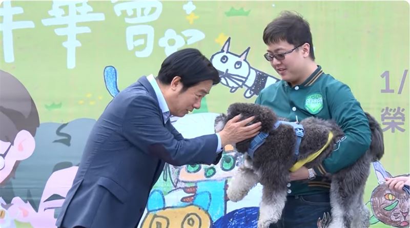 賴清德總統今（18）日出席「2026信賴汪汪喵喵嘉年華會」。（圖／翻攝畫面）