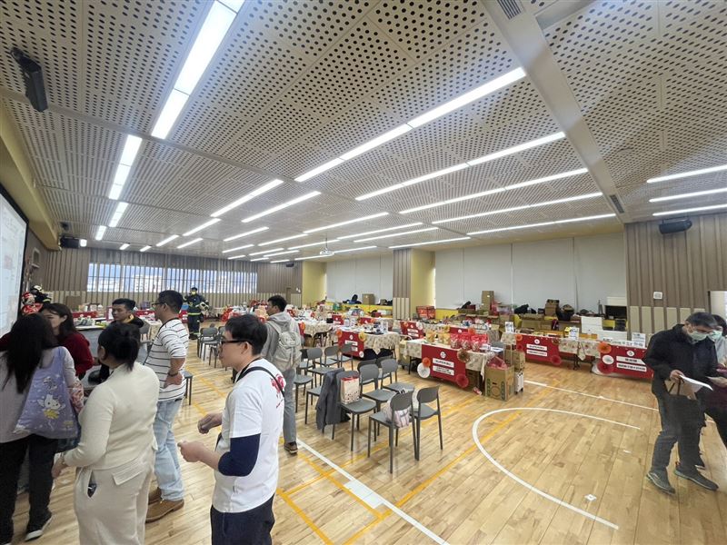 北市試吃會變調！疑卡式爐+通風差，多人一氧化碳中毒送醫（圖／翻攝畫面）